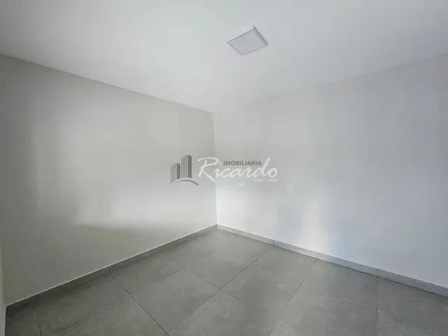 Casa 3 quartos e 3 banheiros, à venda, no bairro Jardim Petrópolis em Arapongas