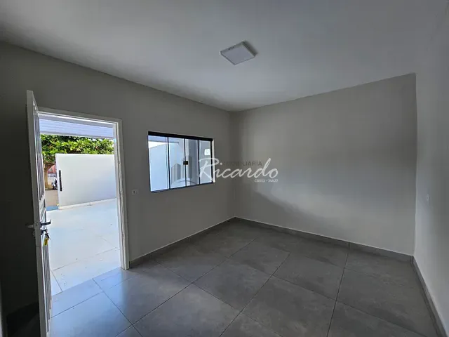 Casa 3 quartos e 3 banheiros, à venda, no bairro Jardim Petrópolis em Arapongas