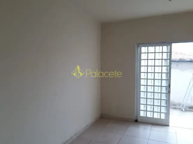 Casa com 250m² 2 quartos e 1 banheiro, à venda, no bairro Vila Rica em Pindamonhangaba
