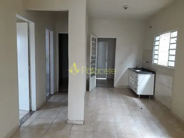 Casa com 250m² 2 quartos e 1 banheiro, à venda, no bairro Vila Rica em Pindamonhangaba