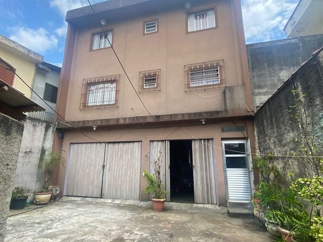 Casa com 290m² 4 quartos e 5 banheiros, à venda, no bairro Ayrosa em Osasco