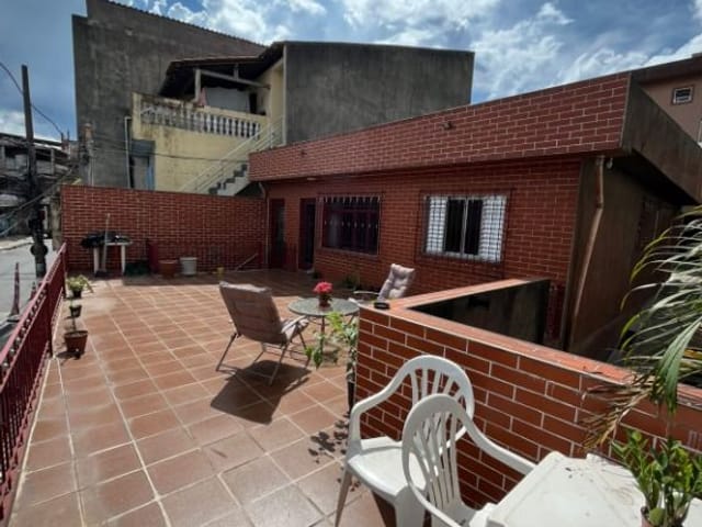 Casa com 290m² 4 quartos e 5 banheiros, à venda, no bairro Ayrosa em Osasco