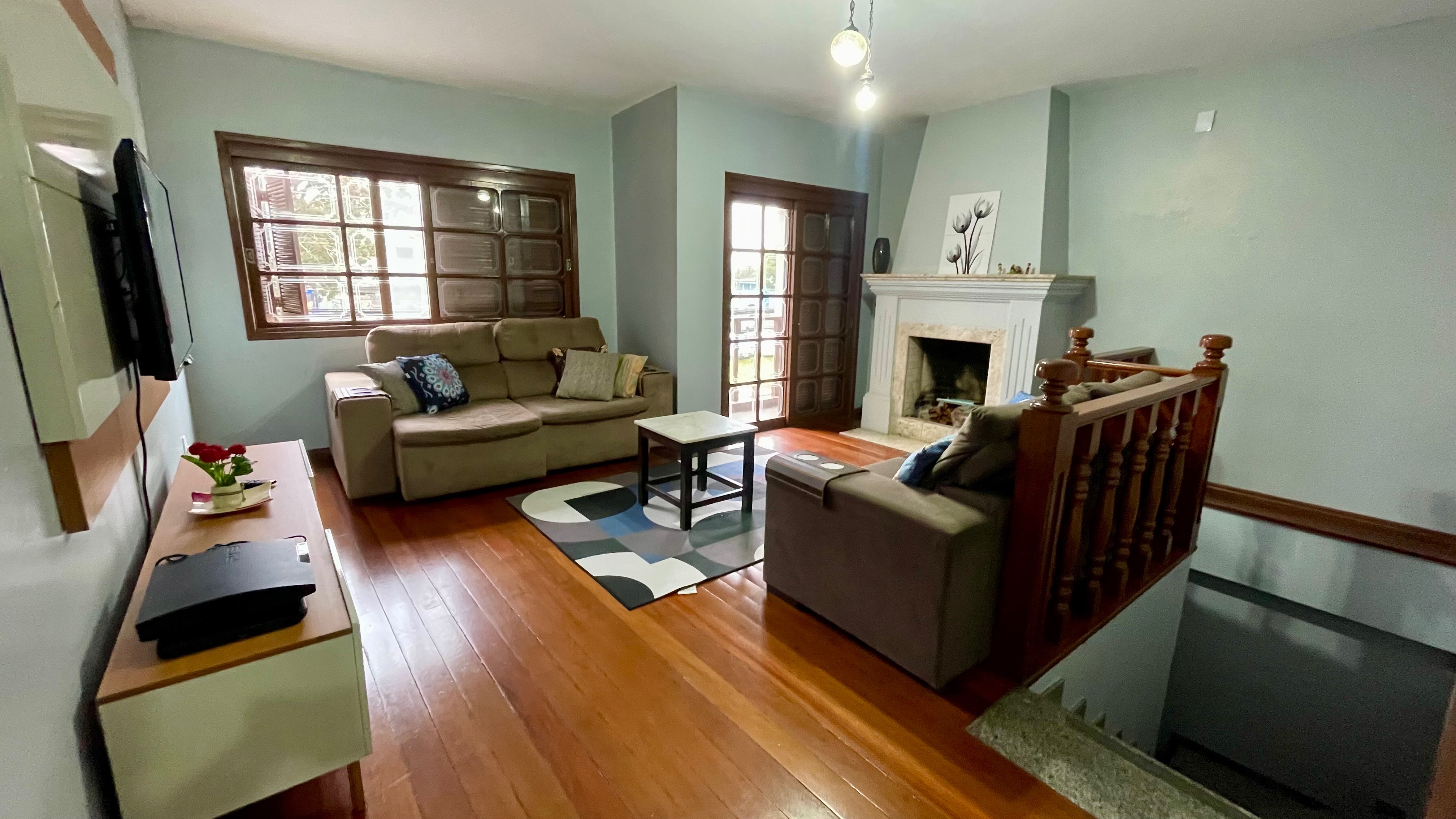 Casa à venda na Av. Duque de Caxias, Fragata - 280 m², 3 quartos (todos suítes), lareira e espaço gourmet com churrasqueira.