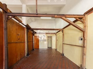 Foto do Loja-Loja de rua para venda em Parque Santo Antônio, 210m²