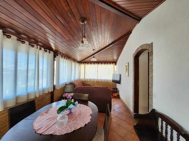 Casa à venda, no bairro Mosela em Petrópolis