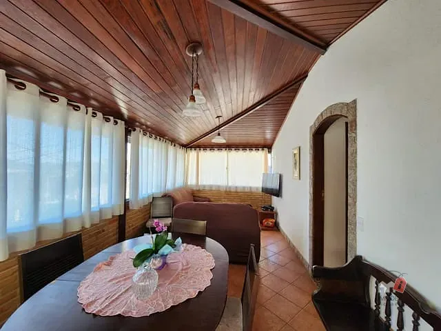 Casa à venda, no bairro Mosela em Petrópolis