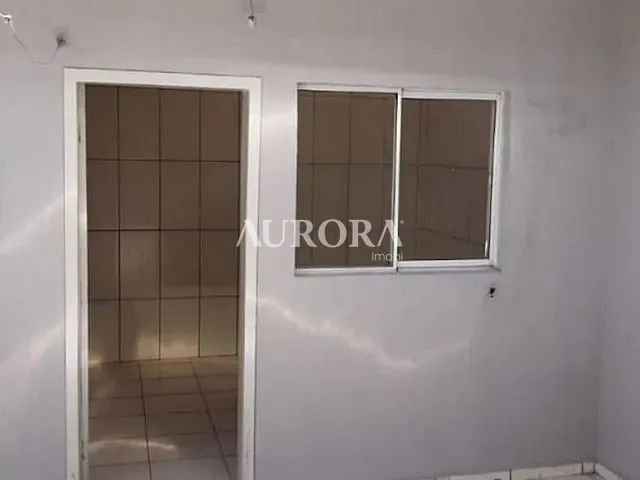 Casa com 400m² 3 quartos e 2 banheiros, à venda, no bairro Bancários em Londrina