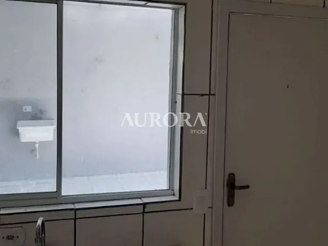 Casa com 400m² 3 quartos e 2 banheiros, à venda, no bairro Bancários em Londrina