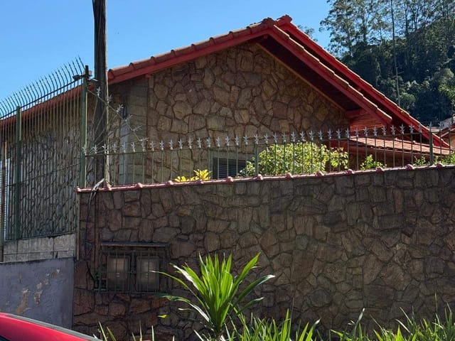 Casa 3 quartos e 1 banheiro, à venda, no bairro Centro em Petrópolis