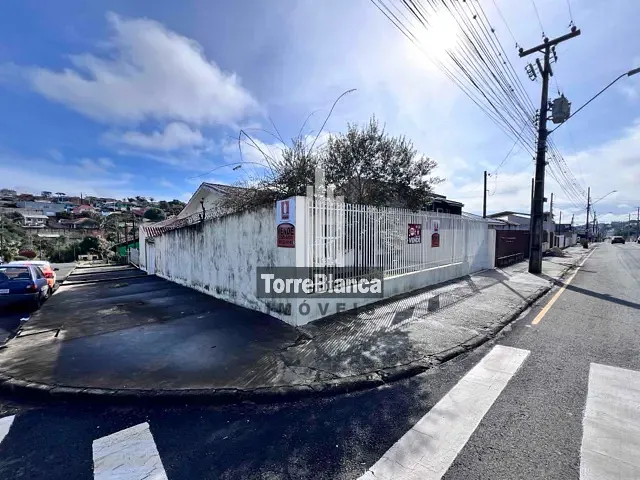 Casa com 242m² 3 quartos e 3 banheiros, à venda, no bairro Uvaranas em Ponta Grossa