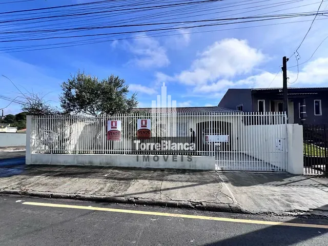 Casa com 242m² 3 quartos e 3 banheiros, à venda, no bairro Uvaranas em Ponta Grossa