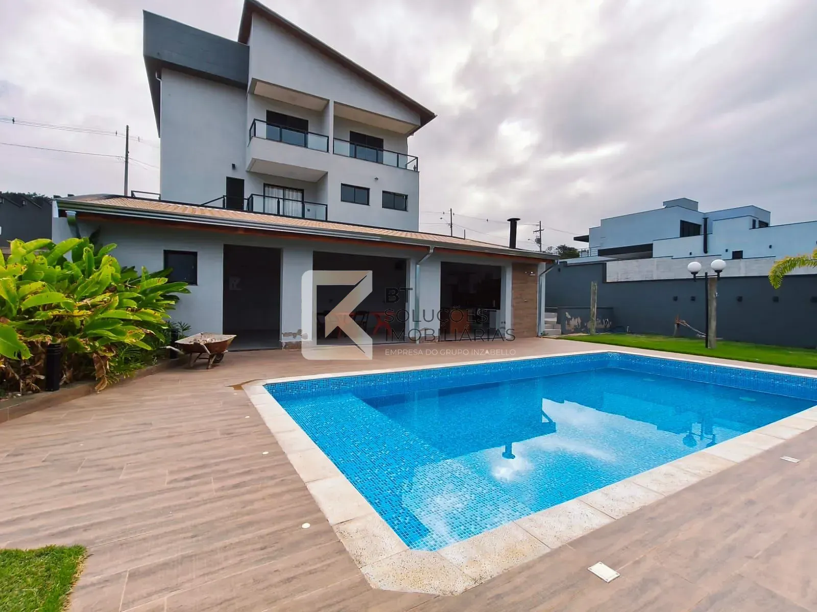 Casa, 4 quartos, 280 m² - Foto 1