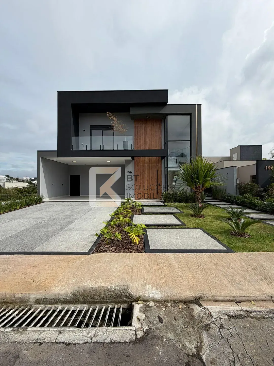 Casa, 4 quartos, 342 m² - Foto 1