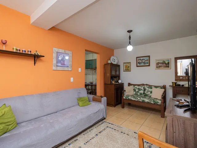 Casa com 300m² 2 quartos e 2 banheiros, à venda, no bairro Laranjal em Pelotas
