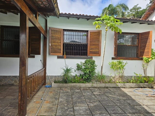 Casa 3 quartos e 3 banheiros, à venda, no bairro Castelanea em Petrópolis