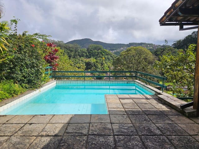 Casa 3 quartos e 3 banheiros, à venda, no bairro Castelanea em Petrópolis
