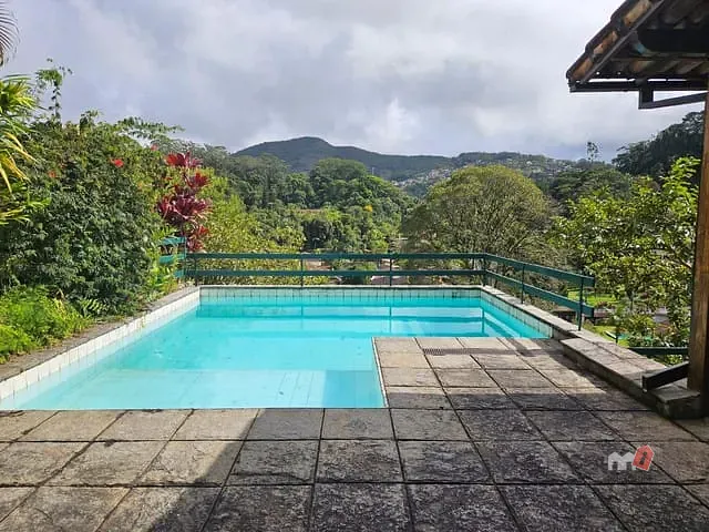 Casa 3 quartos e 3 banheiros, à venda, no bairro Castelanea em Petrópolis