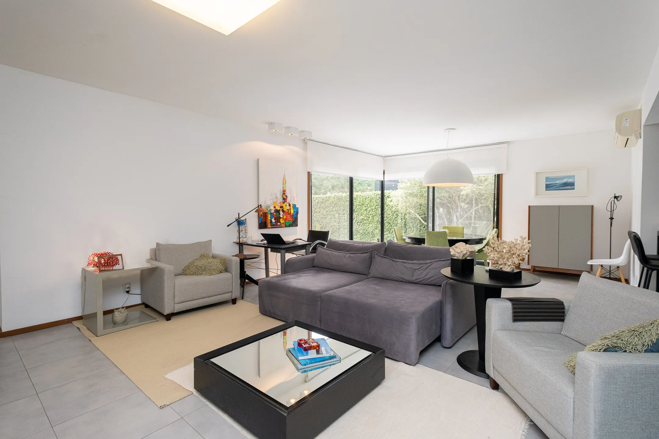 Casa à venda no Marina Ilha Verde, Pelotas - 160 m², 2 quartos (sendo 1 suíte), lareira, móveis planejados e amplo pátio.