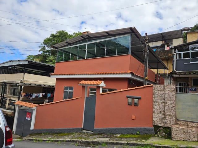 Casa 3 quartos e 2 banheiros, para alugar, no bairro Morin em Petrópolis