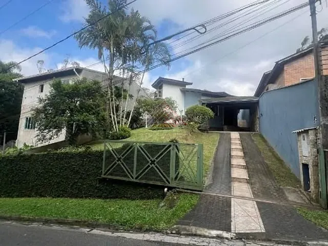 Casa com 587m² 3 quartos e 2 banheiros, à venda, no bairro Parque do Governador em Ribeirão Pires