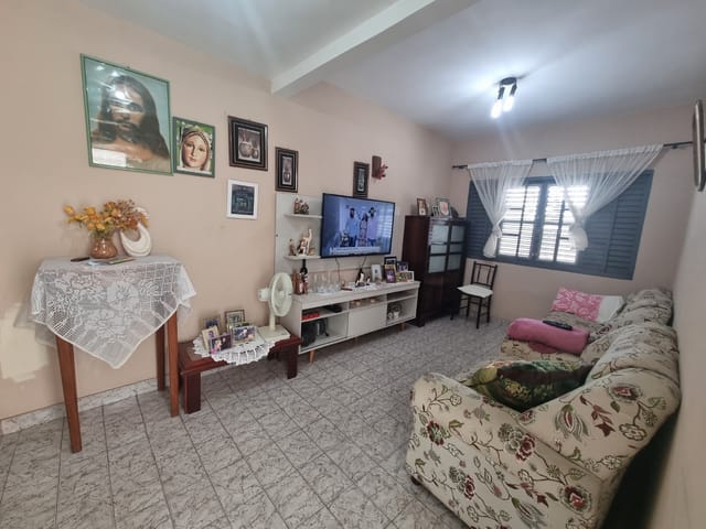 Casa com 137m² 4 quartos e 2 banheiros, à venda, no bairro Pedregulho em Guaratinguetá