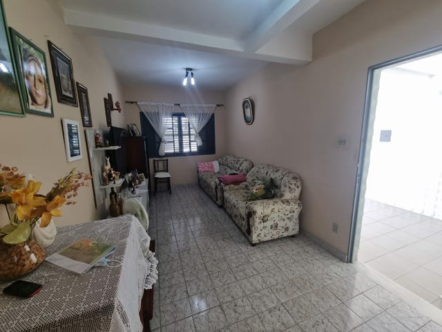 Casa com 137m² 4 quartos e 2 banheiros, à venda, no bairro Pedregulho em Guaratinguetá