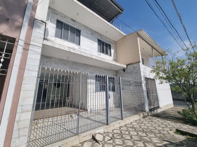 Casa com 137m² 4 quartos e 2 banheiros, à venda, no bairro Pedregulho em Guaratinguetá