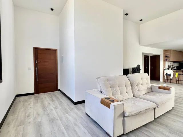 Casa 2 quartos e 2 banheiros, à venda, no bairro Laranjal em Pelotas