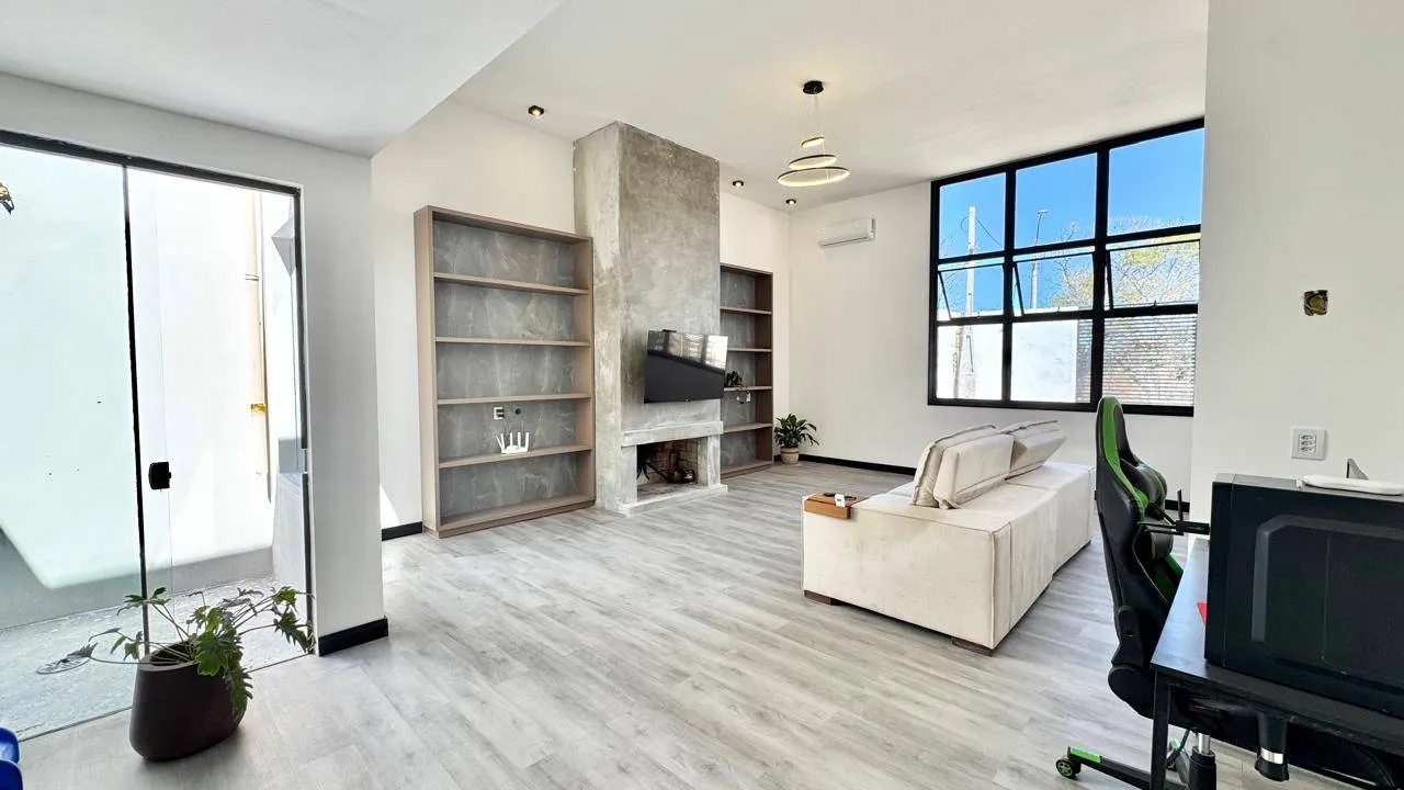 Casa à venda na Vila Assumpção, Laranjal - 238 m², 2 quartos (sendo 1 suíte), espaço gourmet com piscina aquecida e garagem.