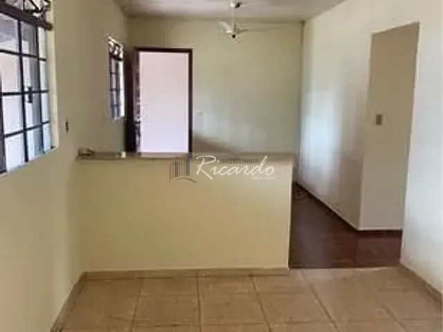 Casa com 250m² 3 quartos e 1 banheiro, à venda, no bairro Jardim Santa Efigênia em Arapongas