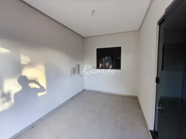 Casa com 200m² 3 quartos e 2 banheiros, para alugar, no bairro Jardim Petrópolis em Arapongas