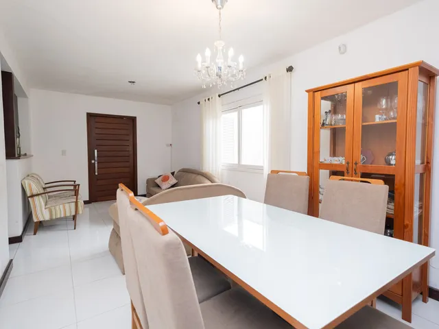 Casa com 200m² 3 quartos e 3 banheiros, à venda, no bairro Três Vendas em Pelotas