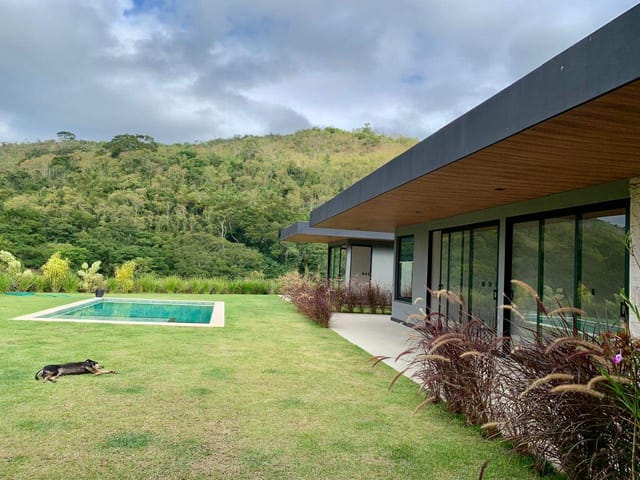 Casa com 3200m², à venda, no bairro Inconfidência em Petrópolis