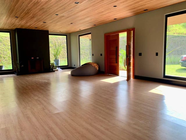 Casa com 3200m², à venda, no bairro Inconfidência em Petrópolis