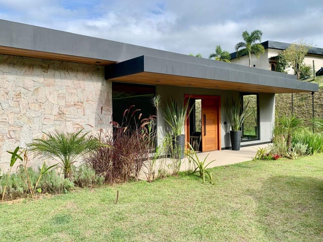 Casa com 3200m², à venda, no bairro Inconfidência em Petrópolis
