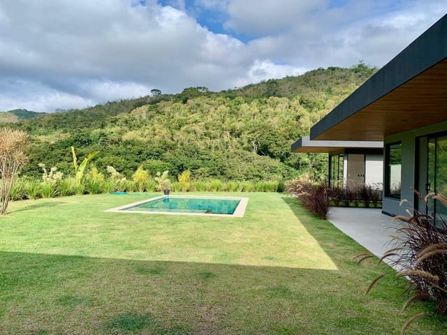Casa com 3200m², à venda, no bairro Inconfidência em Petrópolis