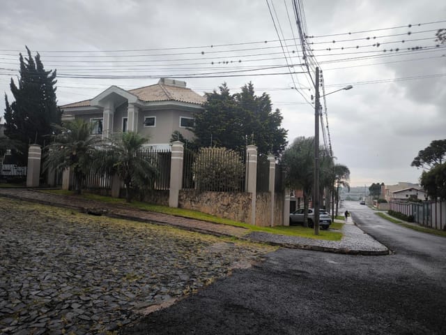 Casa Duplex de Alto Padrão com Piscina, Energia Solar e 5 Quartos