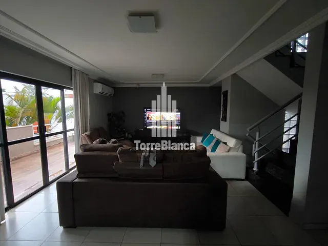 Casa com 754m² 5 quartos e 5 banheiros, à venda, no bairro Uvaranas em Ponta Grossa