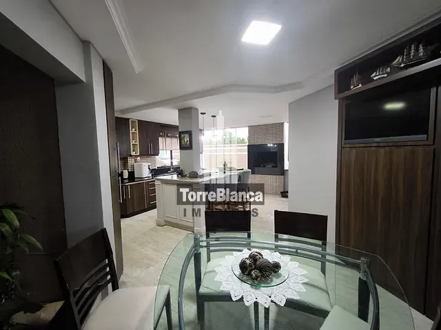 Casa com 754m² 5 quartos e 5 banheiros, à venda, no bairro Uvaranas em Ponta Grossa