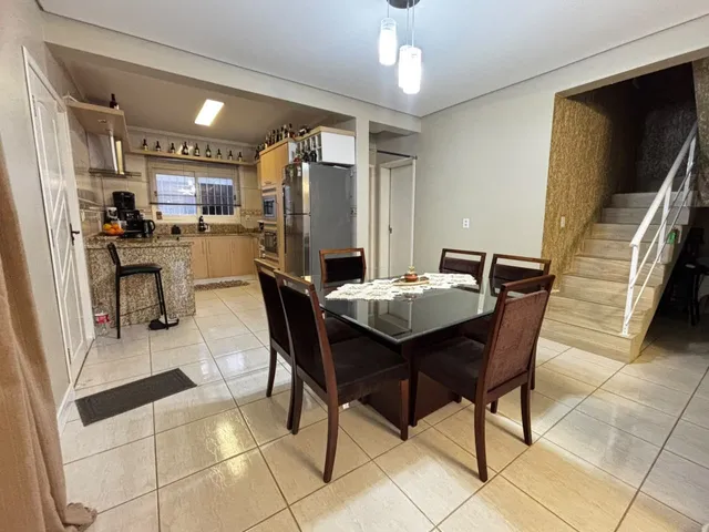 Casa com 300m² 4 quartos e 4 banheiros, à venda, no bairro Três Vendas em Pelotas