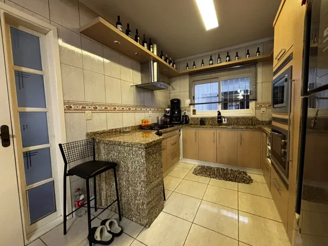 Casa com 300m² 4 quartos e 4 banheiros, à venda, no bairro Três Vendas em Pelotas