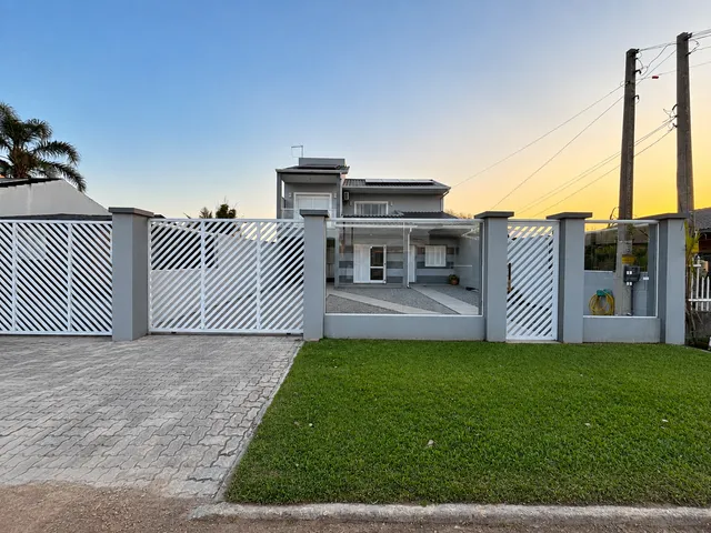 Casa com 300m² 4 quartos e 4 banheiros, à venda, no bairro Três Vendas em Pelotas