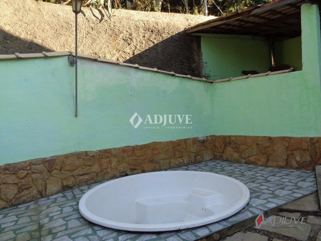 Casa à venda com 4 quartos, 250m² - Foto 6