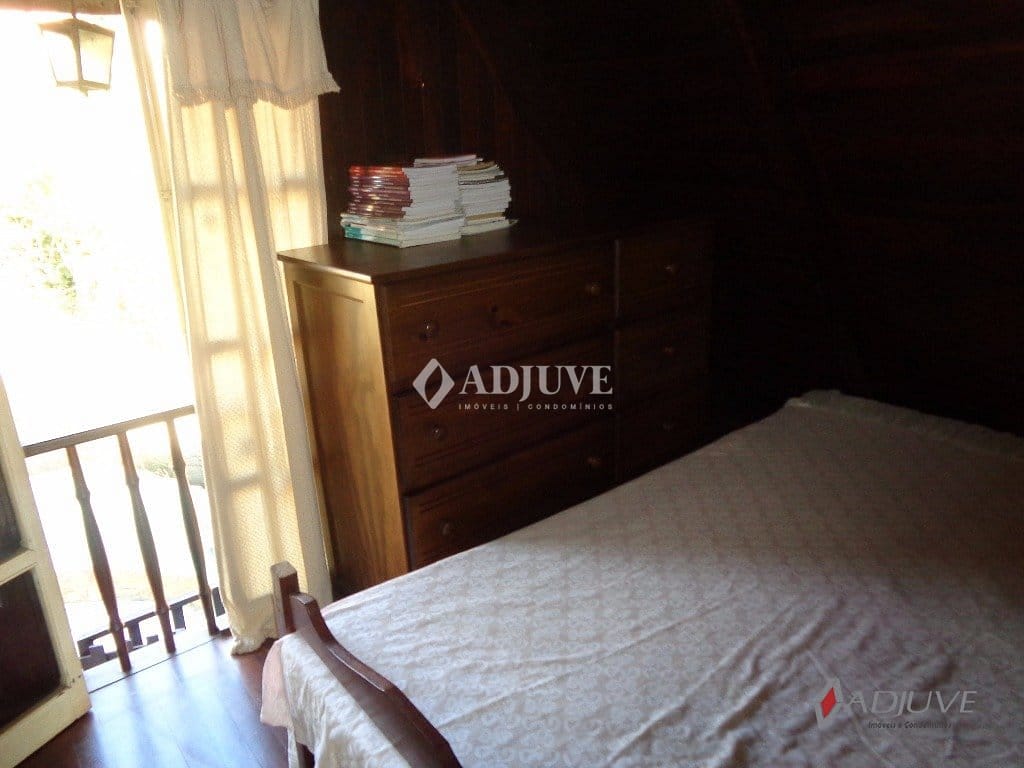Casa à venda com 4 quartos, 250m² - Foto 15