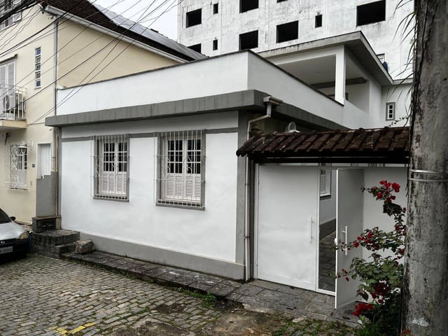Casa 3 quartos e 3 banheiros, para alugar, no bairro Valparaíso em Petrópolis
