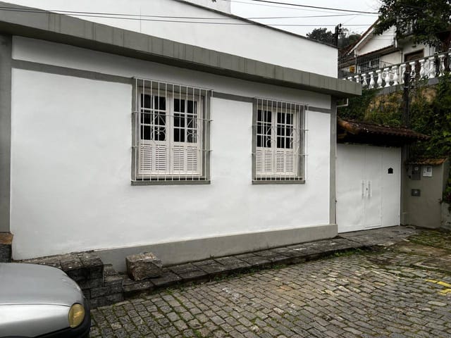 Casa 3 quartos e 3 banheiros, para alugar, no bairro Valparaíso em Petrópolis