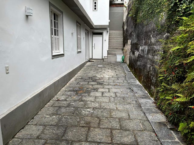 Casa 3 quartos e 3 banheiros, para alugar, no bairro Valparaíso em Petrópolis