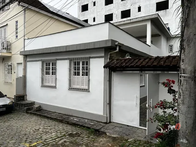 Casa 3 quartos e 3 banheiros, para alugar, no bairro Valparaíso em Petrópolis