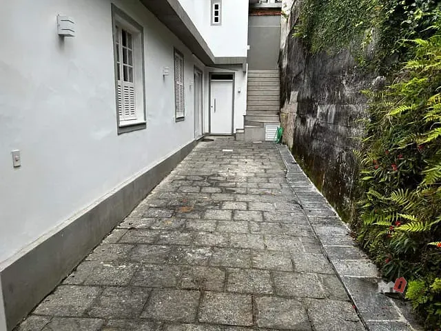 Casa 3 quartos e 3 banheiros, para alugar, no bairro Valparaíso em Petrópolis