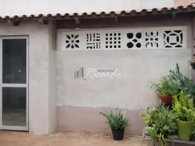Casa com 250m² 3 quartos e 2 banheiros, à venda, no bairro Conjunto Residencial Piacenza em Arapongas
